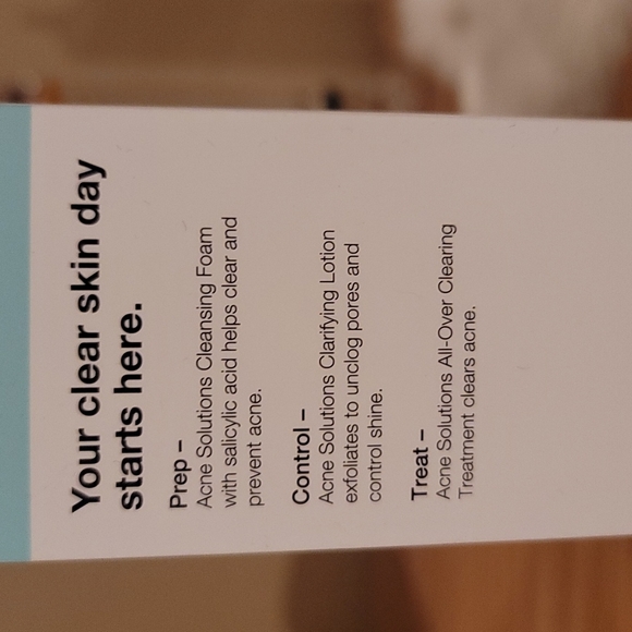 Clinique - Picture 2 of 6